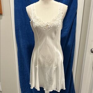 Linea Donatella small white Lace Chemise